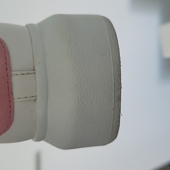 Alexander McQueen Sneakers in light pink and white. - Picture 7 of 9